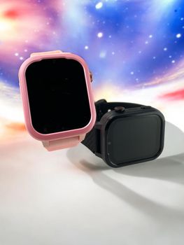 Smartwatch dziecięcy Garett Kids Essa 4G różowy. Smartwatch Garett dziecięcy. Smartwatch Garett z GPS. Dziecięcy Garett z rozmowami. Zegarek smartwatch dla dzieci. Przycisk SOS. Idealny prezent dla dziecka..jpeg